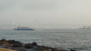 İstanbul Boğazı'nda sis etkili oluyor