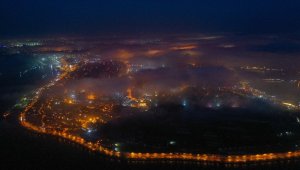 İstanbul'da gece masalsı sis manzarası