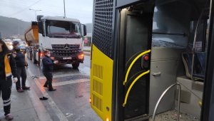 İstanbul'da hafriyat kamyonu İETT otobüsüne çarptı: 9 yaralı