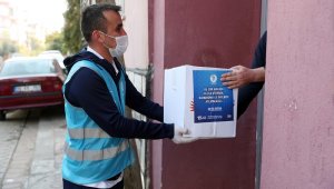 İşyeri kapatan esnaf ve çalışanına gıda kolisi yardımı
