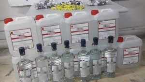 İzmir'de 52 litre etil alkol ele geçirildi