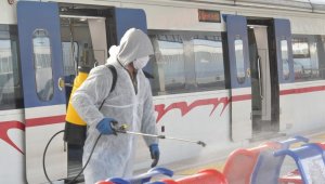 İzmir'de korona virüsüne karşı duraklar, toplu ulaşım araçları dezenfekte ediliyor