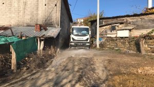 İzmit'te sokağa çıkma kısıtlamasında dezenfeksiyon çalışması yapılıyor