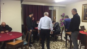 Kadınlar evini, emlakçı iş yerini kumarhaneye çevirdi