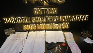 Kağıda emdirilmiş çok miktarda bonzai ele geçirildi