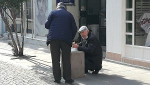 Karnı acıkan vatandaşlar sokağa döküldü