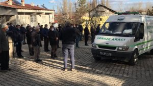Karnındaki bebeği ile korona virüse yenik düştü
