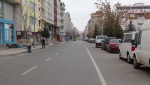 Kars'ta caddeler boş kaldı
