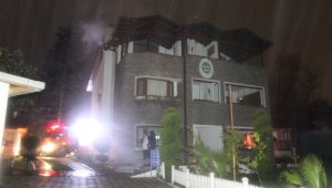 Kartepe'de otelin çatısında çıkan yangın paniğe neden oldu