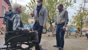 Kaymakamdan engelli vatandaşa tekerlekli sandalye sürprizi