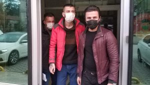 Kendisini silahla vuranı bıçakladı