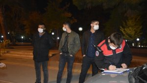 Kısıtlama saatinde yakalanınca 'Haberimiz yoktu' dediler