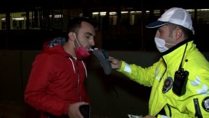 Kısıtlamada otomobil ile alkollü şehir turu, polisi bile şaşkına çevirdi