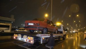 Kısıtlamaya rağmen gezdiler, uyuşturucu maddeyle yakalandılar
