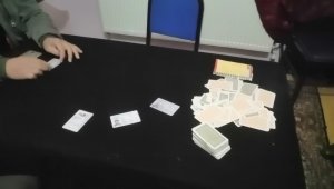 Korona virüsü de hiçe sayarak kumar oynayanlara baskın