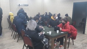 Korona virüsü yok sayıp kadın erken kumar oynadılar