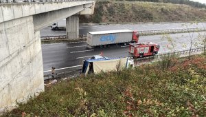 Kuzey Marmara Otoyolu'nda kamyon devrildi: 1 yaralı