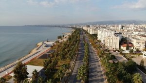 Mersin'de cadde ve sokaklar boşaldı
