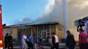 Mescitten sıçrayan alevler camiyi alev alev yaktı