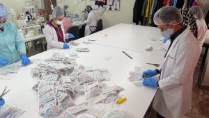 Meslek lisesi öğrencilerinden anaokulu ve ilkokullar öğrencilerine maske