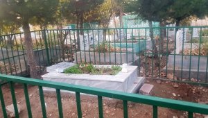 Mezar taşlarını söküp çeşmeleri tahrip ettiler