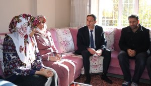 MHP Diyarbakır il yönetimi, evi kundaklanan evlat nöbetindeki aileyle buluştu