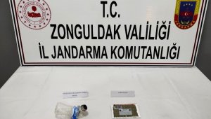 Otomobilde uyuşturucu ile yakalandılar: 3 gözaltı