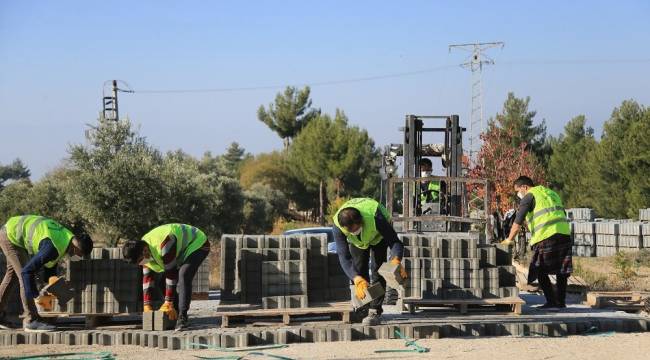 Pamukkale'nin mahallelerinde kilit parke taşı döşeme atağı sürüyor