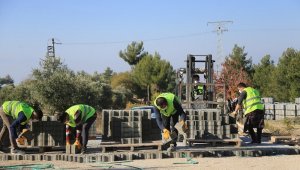 Pamukkale'nin mahallelerinde kilit parke taşı döşeme atağı sürüyor