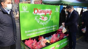 Pazarda ihtiyaç sahiplerine ücretsiz sebze meyve desteği