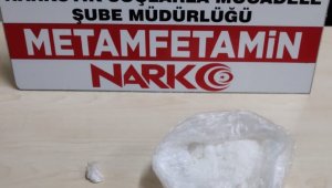 Polisin şüphesiyle yolda durdurulan araçtan uyuşturucu çıktı