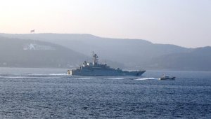 Rus savaş gemisi 'Azov' Çanakkale Boğazı'ndan geçti