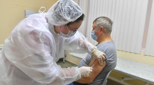 Rusya'da Covid-19'a karşı toplu aşılama başladı