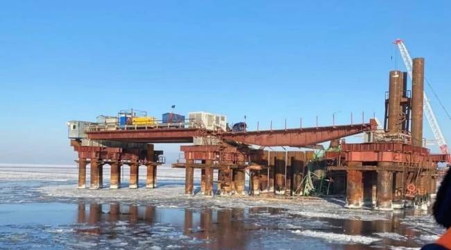 Rusya'da vinç çöktü: 2 ölü