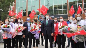 Şampiyonu, şampiyonlar karşıladı