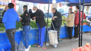 Samsun'da vatandaşlar kısıtlama öncesi pazara akın etti