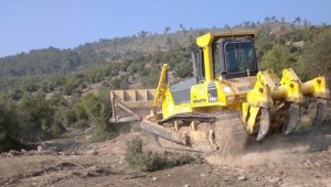 Saruhanlı'da gölet temizliği devam ediyor