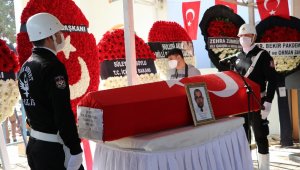 Şehit polis Barış Göl'ün cenazesi tören alanına getirildi