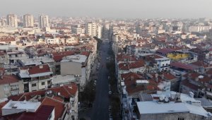 Şehrin sessizliğinde okunan salalar yankılandı