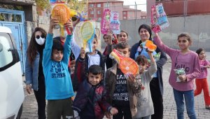 Silopi'de engelli çocuklara hediye dağıtıldı