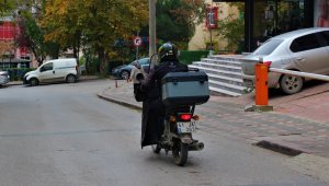Siparişlere yetişmeye çalışan restoranlar motorlu kurye bulmakta güçlük çekiyor