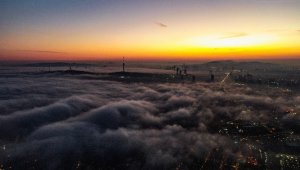 Sise bürünen İstanbul'da gündoğumu