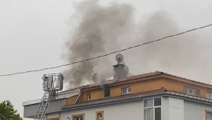 Şişli'de komşu binada çıkan yangını terastan izlediler