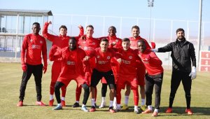 Sivasspor'da 2 kişinin korona virüs testi pozitif çıktı