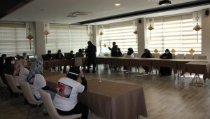 Sokağa çıkma kısıtlaması da evlat nöbetindeki ailelere engel olamadı
