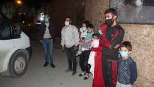 Sokağa çıkma kısıtlamasında dışarı çıkan aile cezadan kaçamadı