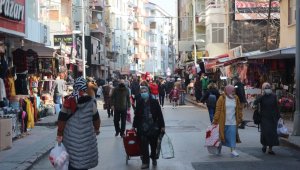 Sokağa çıkma kısıtlamasının ardından caddeler dolup taştı