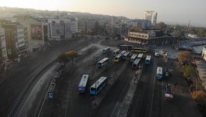 Sokak kısıtlaması sonrası sessizliğe bürünen Kadıköy ve Üsküdar Meydanı havadan görüntülendi