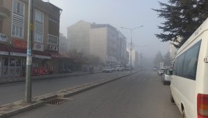 Şuhut'ta sisli hava etkili oldu