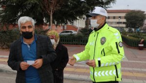 Sürücüleri durdurdular, yaya önceliğine dikkat çektiler